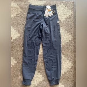 NWT Vuori Daily Jogger. Size Small.